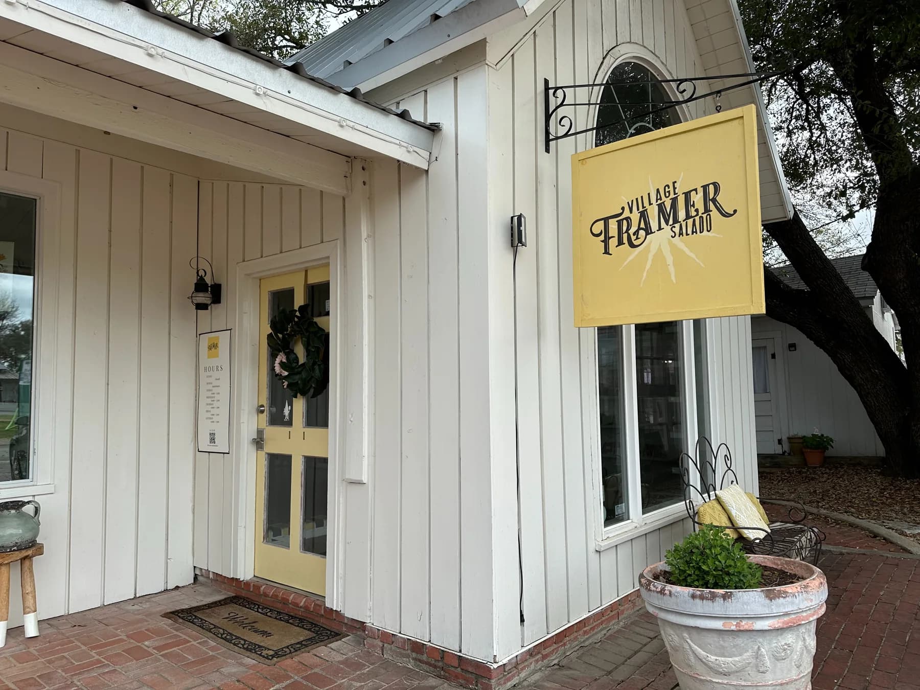 The entrance to our Salado storefront